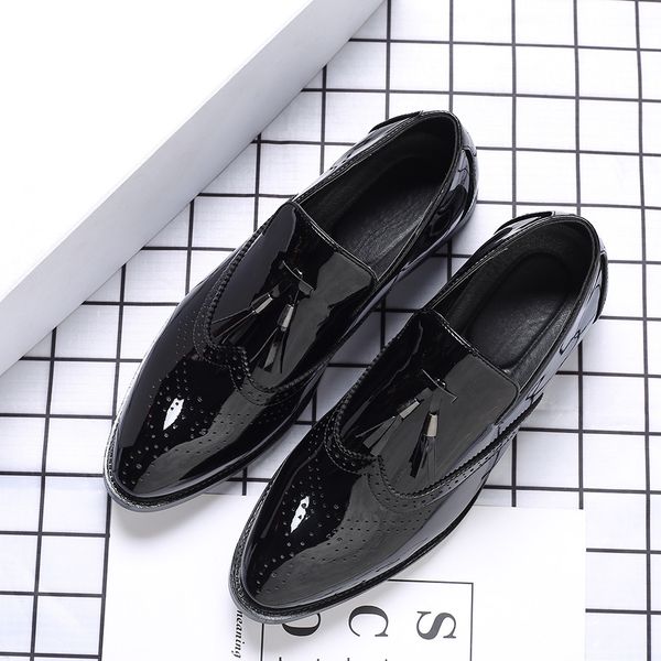 2020 new mens glossy business formal wear leather shoes brogue mens tassle fashion trendy plus size slip-on mens shoes, Black
2020 new mens glossy business formal wear leather shoes brogue mens tassle fashion trendy plus size slip-on mens shoes, Black