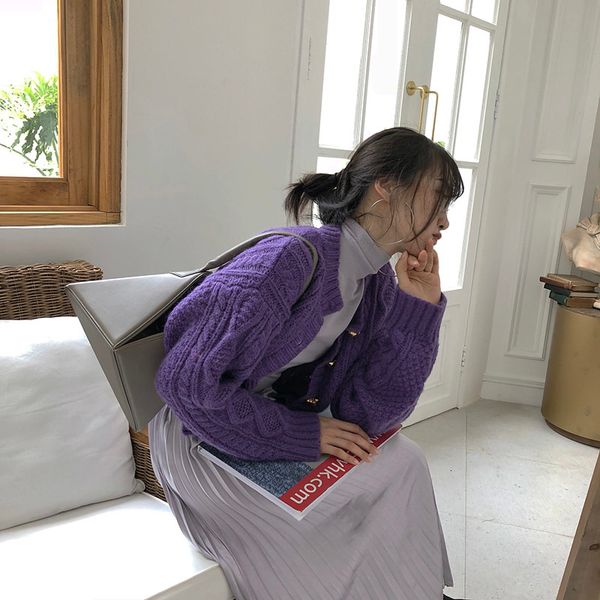 spring 2021 and autumn new female short white loose cashmere cardigan sweater lazy wind xwr6, White;black
spring 2021 and autumn new female short white loose cashmere cardigan sweater lazy wind xwr6, White;black