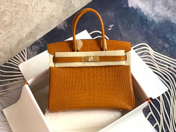 whosale handmade calf skin with crocodile grain design handbag25,30cm,wax stitching, black red brown 3colors,fast delivery
whosale handmade calf skin with crocodile grain design handbag25,30cm,wax stitching, black red brown 3colors,fast delivery
