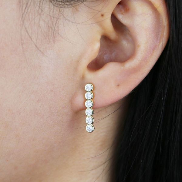2021 sparking bling bezel cubic zirconia cz bar stud sale 100% 925 sterling silver geometric simple women earrings stick earing bijoux, Golden;silver
2021 sparking bling bezel cubic zirconia cz bar stud sale 100% 925 sterling silver geometric simple women earrings stick earing bijoux, Golden;silver