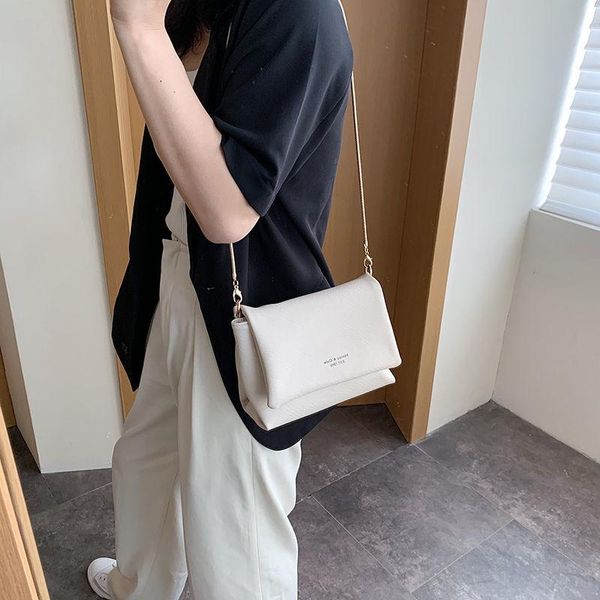 single chain shoulder strap square crossbody bag for women 2020 new trend solid color letter shoulder bag fashion messenger 
single chain shoulder strap square crossbody bag for women 2020 new trend solid color letter shoulder bag fashion messenger