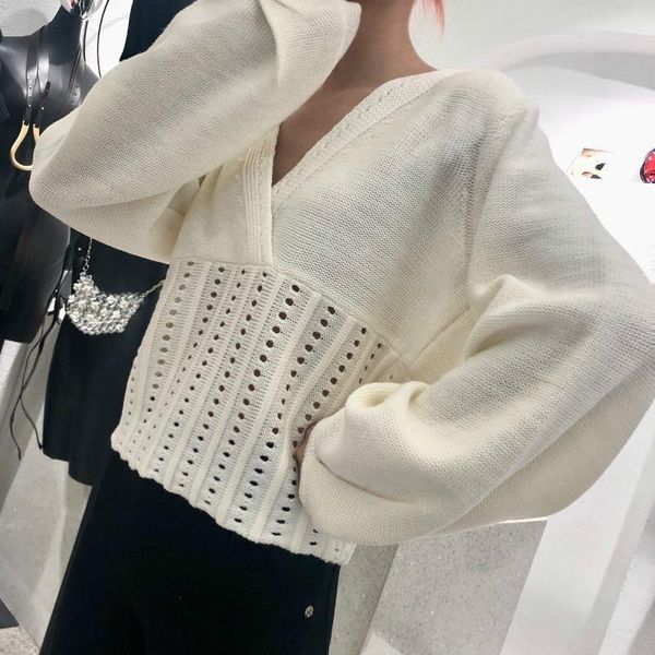 2020 spring and autumn solid lantern sleeve hollow hem large v-neck slimming pullover sweater women, White;black
2020 spring and autumn solid lantern sleeve hollow hem large v-neck slimming pullover sweater women, White;black