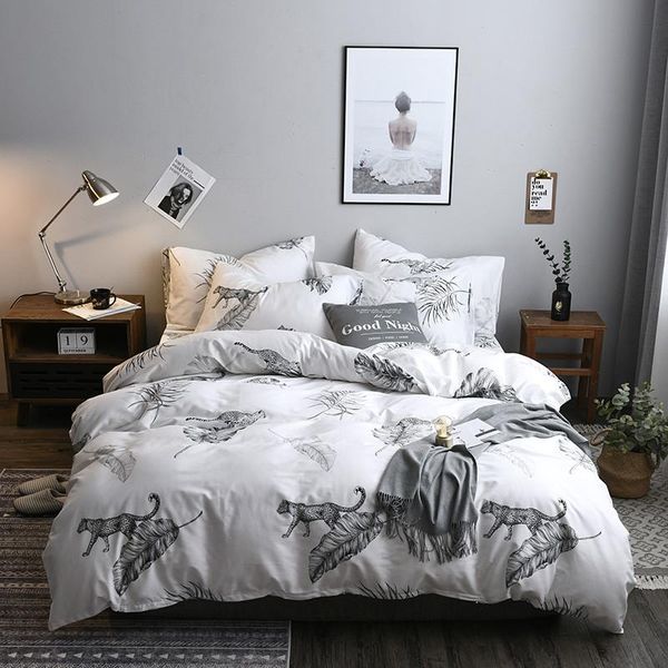 bedding sets home textile black white leopard twin king size bed linen duvet cover sheet pillowcase/bed
bedding sets home textile black white leopard twin king size bed linen duvet cover sheet pillowcase/bed