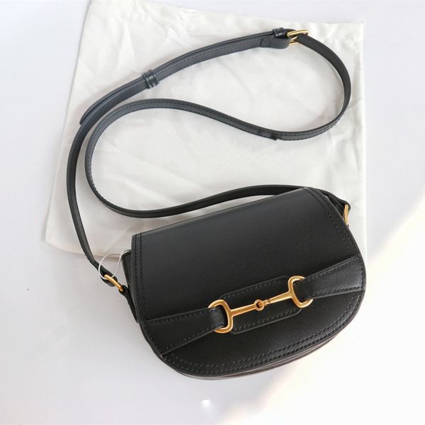 2020 new selling design high sense fashion versatile retro shoulder bag net red same style messenger bag women's fashion simple bag
2020 new selling design high sense fashion versatile retro shoulder bag net red same style messenger bag women's fashion simple bag