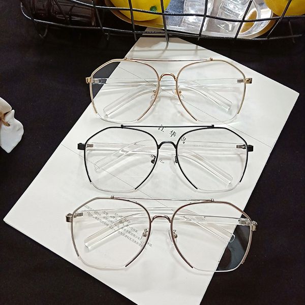 2020 new korean for men and women with irregular personality, round face, big frame, red mesh, the same sunglasses, White;black
2020 new korean for men and women with irregular personality, round face, big frame, red mesh, the same sunglasses, White;black