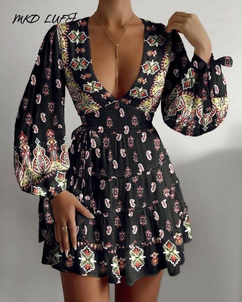 women lantern sleeve ruched retro print dress1, Black;gray
women lantern sleeve ruched retro print dress1, Black;gray