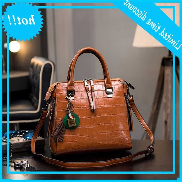 women's 2020 new handbag pu leather one shoulder fashionable messenger bag 
women's 2020 new handbag pu leather one shoulder fashionable messenger bag