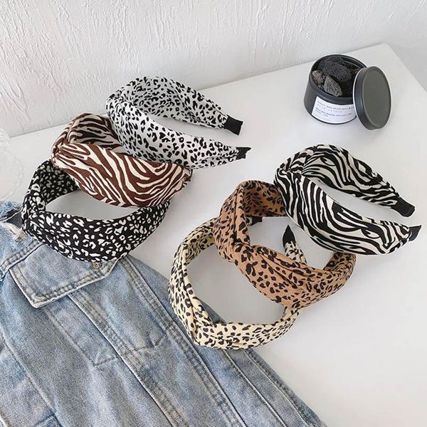 2020 fashion leopard print girls headbands teenage girls hair sticks zebra large kids headband children head bands girls hair accessories, Slivery;white
2020 fashion leopard print girls headbands teenage girls hair sticks zebra large kids headband children head bands girls hair accessories, Slivery;white