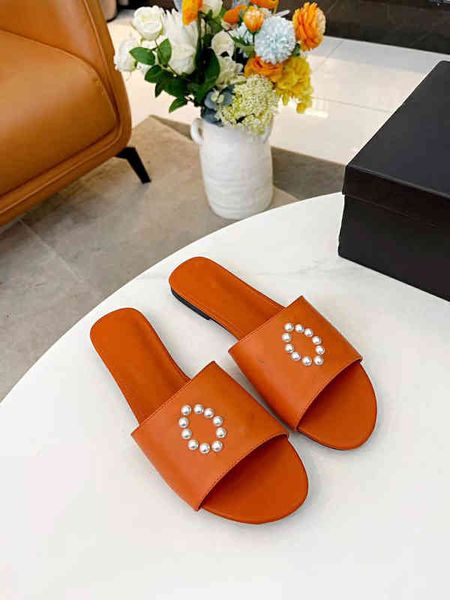 r luxury leather slippers pearl decorative flat wholesale with black box size 35-42
r luxury leather slippers pearl decorative flat wholesale with black box size 35-42