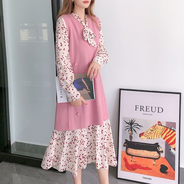 small fragrance foreign style knitted vest suit women's autumn 2020 new fashion floral chiffon two piece dress dressvest dress set rspo, White;black
small fragrance foreign style knitted vest suit women's autumn 2020 new fashion floral chiffon two piece dress dressvest dress set rspo, White;black