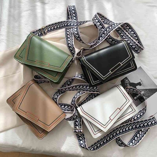 2022 factory wholesale new model irregular ribbon small square spring and summer embroidery line contrast color single shoulder diagonal mob, Black;red
2022 factory wholesale new model irregular ribbon small square spring and summer embroidery line contrast color single shoulder diagonal mob, Black;red