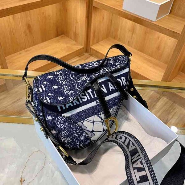 armpit bag female new canvas saddle bag fashion horseshoe wide shoulder belt embroidered satchel purse sale
armpit bag female new canvas saddle bag fashion horseshoe wide shoulder belt embroidered satchel purse sale