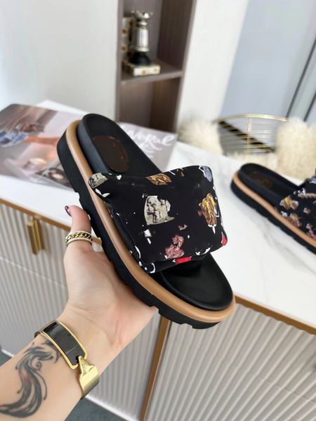 designer sandal women channel slides platform beach outdoor leather flip flop flat sandals hawaii style sandal 0709, Black
designer sandal women channel slides platform beach outdoor leather flip flop flat sandals hawaii style sandal 0709, Black