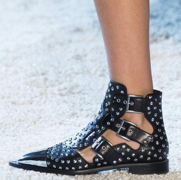 горячие 2020 весна девушки черный повседневный панк стиль вырезать острые носки металлические заклепки пряжки ремни плоские короткие сандали, Black
горячие 2020 весна девушки черный повседневный панк стиль вырезать острые носки металлические заклепки пряжки ремни плоские короткие сандали, Black