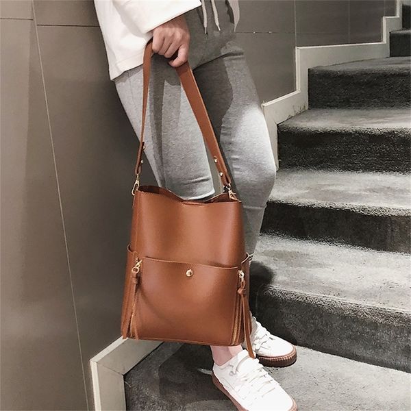 casual women buckets bag designer handbags luxury pu leather shouder messenger bags large capacity totes female set bag purses
casual women buckets bag designer handbags luxury pu leather shouder messenger bags large capacity totes female set bag purses