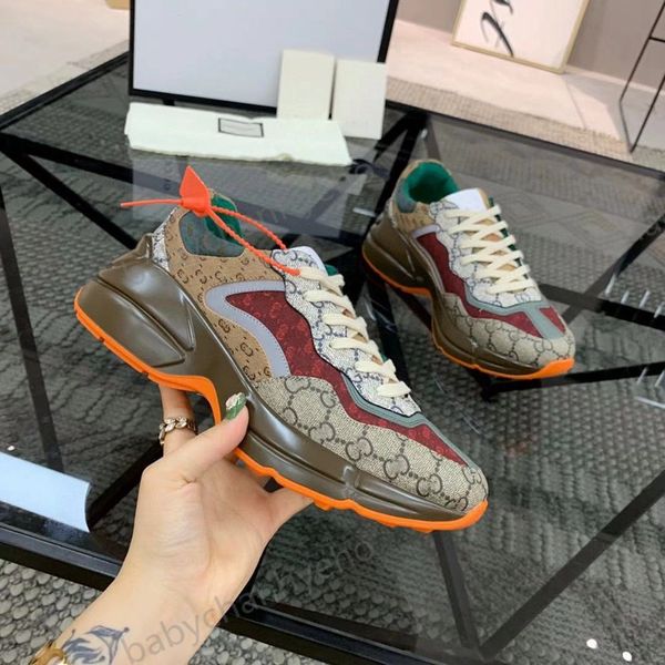 hommes femmes rhyton casual dad chaussures paris luxury designer house emblématique sneaker toile mini rétro tissu jacquard semelle épaisse, Black
hommes femmes rhyton casual dad chaussures paris luxury designer house emblématique sneaker toile mini rétro tissu jacquard semelle épaisse, Black