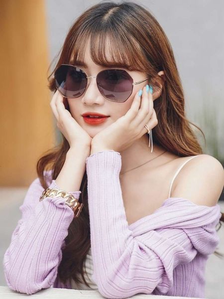 2021 new in women's korean sunglasses anti ultraviolet polarized round face big face fashion net red sunglasses, White;black
2021 new in women's korean sunglasses anti ultraviolet polarized round face big face fashion net red sunglasses, White;black