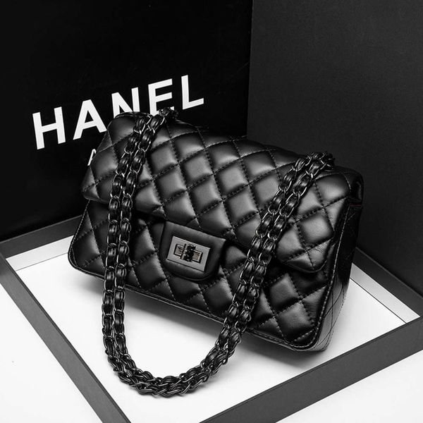 2020 new single shoulder simple fashion chain small square korean portable women's designers hand tote mini women bags
2020 new single shoulder simple fashion chain small square korean portable women's designers hand tote mini women bags