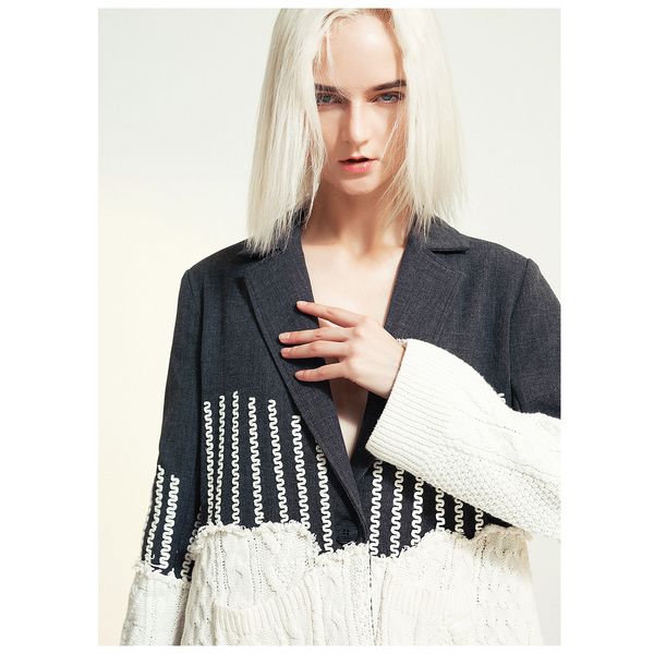 2020 personalized stitching jacquard knitted cuffed hem gradient wool mid-length coat for women with ing, Black
2020 personalized stitching jacquard knitted cuffed hem gradient wool mid-length coat for women with ing, Black