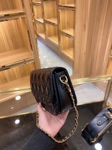 2021 ladies classic design brand messenger leather bag fashionable chain clause shoulder bag handbag lady shopping bag ori
2021 ladies classic design brand messenger leather bag fashionable chain clause shoulder bag handbag lady shopping bag ori