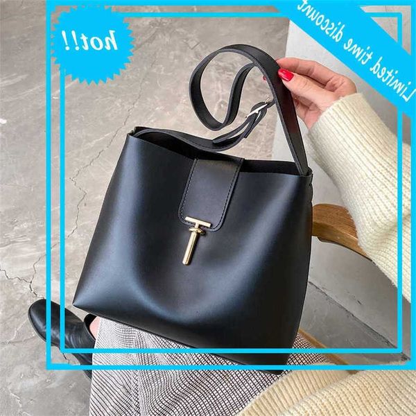style emmer hand pu leather crossbody bags for 2021 winter trend branded shoulder bag women simple handbags
style emmer hand pu leather crossbody bags for 2021 winter trend branded shoulder bag women simple handbags