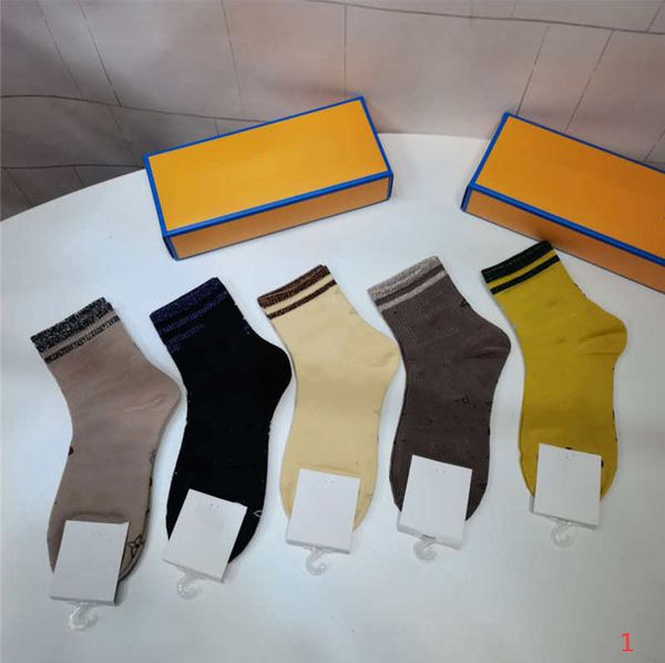 2020 womens socks letters embroidery fashion solid color sport cotton breathable with 5 colors stocking couple hip hop socks sock, Black;white
2020 womens socks letters embroidery fashion solid color sport cotton breathable with 5 colors stocking couple hip hop socks sock, Black;white