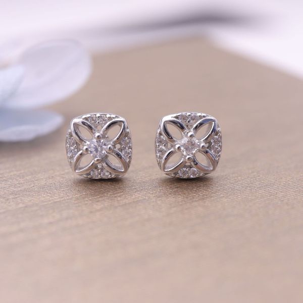 hengsheng s925 silver cross-border one product dropshipping clover square fashion korean style simple zircon stud earrings for women
hengsheng s925 silver cross-border one product dropshipping clover square fashion korean style simple zircon stud earrings for women