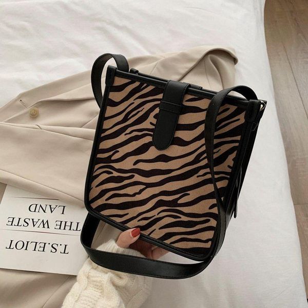 cute cow pattern crossbody bag for women designer zebra shoulder bags houndstood large buckets bag female big tote purses 2020
cute cow pattern crossbody bag for women designer zebra shoulder bags houndstood large buckets bag female big tote purses 2020