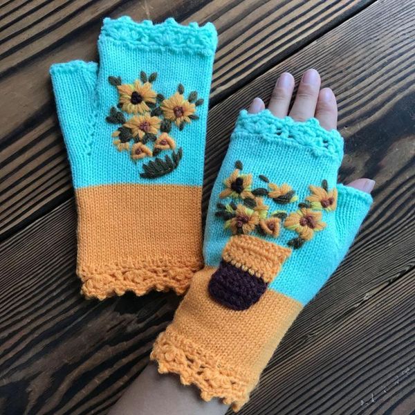 ins women' winter daisy hand embroidered warm gloves wool knitted gloves, Blue;gray
ins women' winter daisy hand embroidered warm gloves wool knitted gloves, Blue;gray