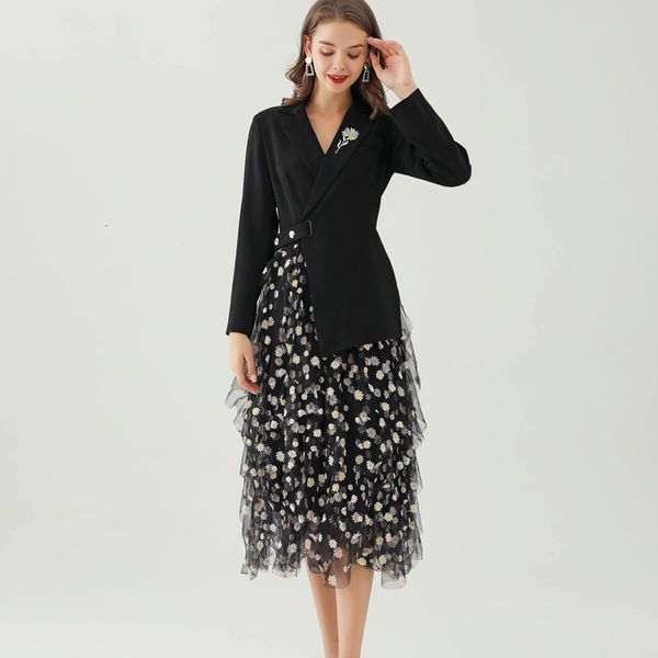 2021 autumn new retro-embroidered flowers low v long tulle seam dress of medium length women's clothing m0e3, Black;gray
2021 autumn new retro-embroidered flowers low v long tulle seam dress of medium length women's clothing m0e3, Black;gray