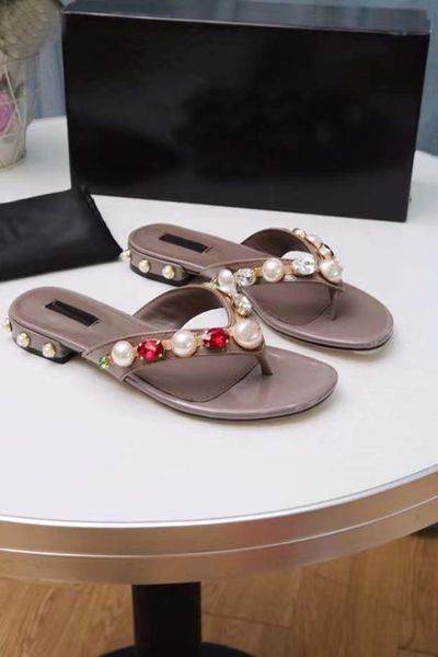 spring show pearl crystal diamond slippers iconic herringbone logo round head high heels women's shoes size 35-43, Black
spring show pearl crystal diamond slippers iconic herringbone logo round head high heels women's shoes size 35-43, Black
