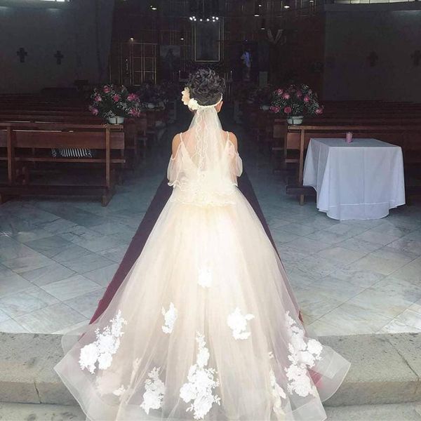 luxurious beading flower girl dresses pageant thin shoulder strap bow lace applique dress girl first communion dresses, White;red
luxurious beading flower girl dresses pageant thin shoulder strap bow lace applique dress girl first communion dresses, White;red