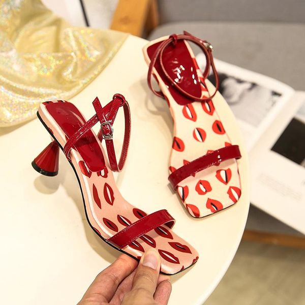 dress shoes 2021 red lip square toe woman strange heels gladiator sandals summer print dot silk high pumps japanned leather, Black
dress shoes 2021 red lip square toe woman strange heels gladiator sandals summer print dot silk high pumps japanned leather, Black