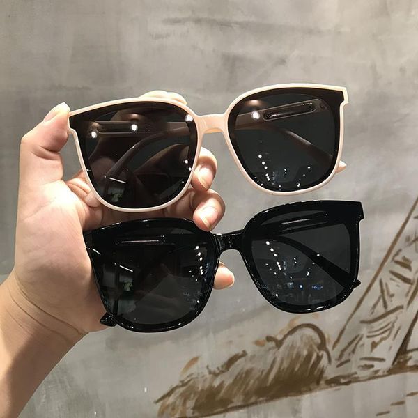 qin lan, li yifeng, same sunglasses, box, men's and women's fashion sunglasses show thin, White;black
qin lan, li yifeng, same sunglasses, box, men's and women's fashion sunglasses show thin, White;black