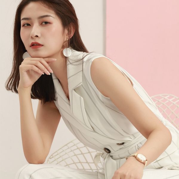 2020 summer new women's clothing ol temperament intellectual stripes two-piece summer new suitsuit collar sleeveless fashion suit for w, Gray
2020 summer new women's clothing ol temperament intellectual stripes two-piece summer new suitsuit collar sleeveless fashion suit for w, Gray
