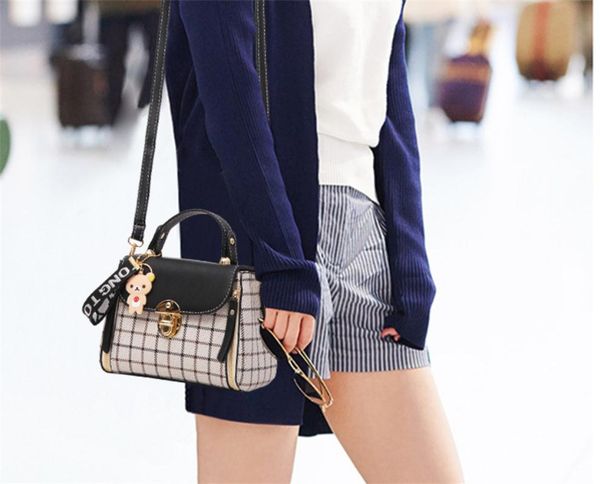 parcel package female bags 2022 new wave fashion wild summer season messenger student simple shoulder small bag 304
parcel package female bags 2022 new wave fashion wild summer season messenger student simple shoulder small bag 304