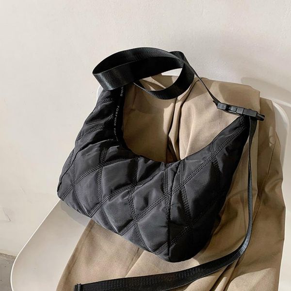 cross body black quilted retro large-capacity bag handbags women's 2021 style fashion all-match simple shoulder tote
cross body black quilted retro large-capacity bag handbags women's 2021 style fashion all-match simple shoulder tote