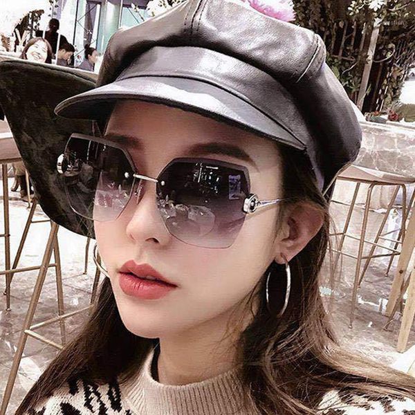 2020 vintage fashion oversized rimless sunglasses women design vintage lady summer style sun glasses1, White;black
2020 vintage fashion oversized rimless sunglasses women design vintage lady summer style sun glasses1, White;black