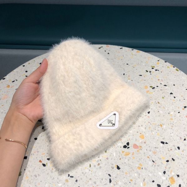 autumn/winter new designer lady's woollen hat warm fashion letters black and white lady's woollen hat student fashion woollen hat, Blue;gray
autumn/winter new designer lady's woollen hat warm fashion letters black and white lady's woollen hat student fashion woollen hat, Blue;gray