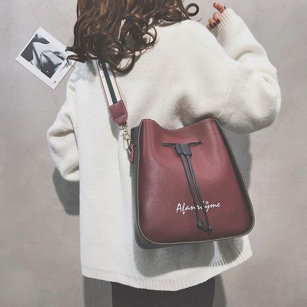 cross body fashion bucket women shoulder bag drawstring crossbody female messenger bags ladies synthetic leather pocket
cross body fashion bucket women shoulder bag drawstring crossbody female messenger bags ladies synthetic leather pocket