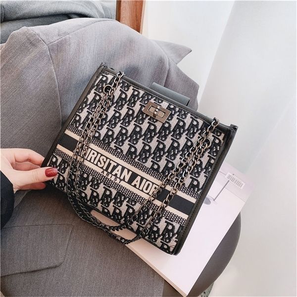 factory store shop net red women's new fashion high-level sense of foreign style french niche versatile one shoulder chain bag wholesal
factory store shop net red women's new fashion high-level sense of foreign style french niche versatile one shoulder chain bag wholesal