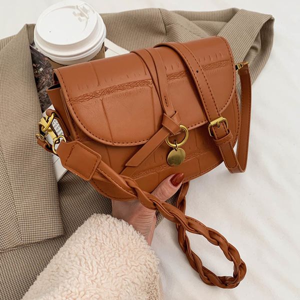 2021 new women bags clutches pouch fashion shoulder subaxillary bag woven strap saddle bag solid color vintage women handbag c0125
2021 new women bags clutches pouch fashion shoulder subaxillary bag woven strap saddle bag solid color vintage women handbag c0125