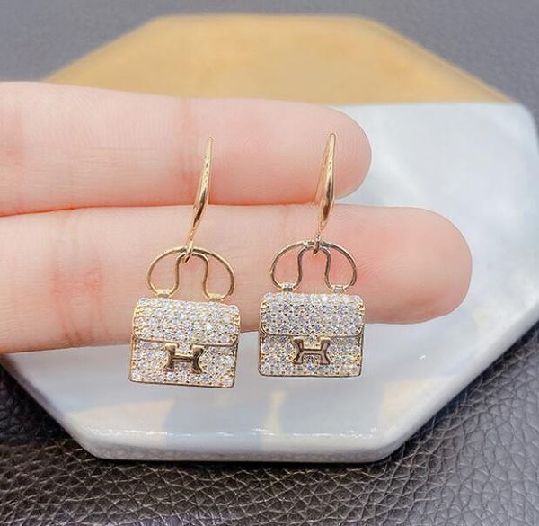 2020 the new korean version studded with diamond h bag earrings, ear hooks, stylish and stylish earrings 200, Silver
2020 the new korean version studded with diamond h bag earrings, ear hooks, stylish and stylish earrings 200, Silver