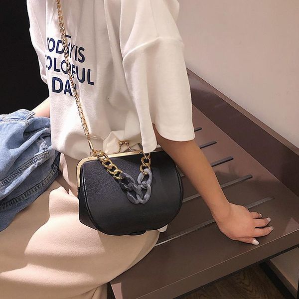 personalized crossbody shoulder bags for women chain saddle half moon luxury handbags ladies tote mini female messenger bag 2020
personalized crossbody shoulder bags for women chain saddle half moon luxury handbags ladies tote mini female messenger bag 2020