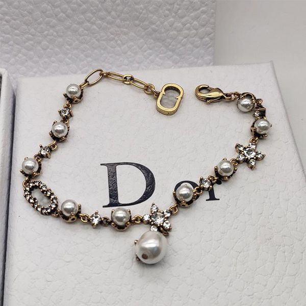 pearl bracelet female d fashion brand cd letter bracelet female classic diamond little star, Golden;silver
pearl bracelet female d fashion brand cd letter bracelet female classic diamond little star, Golden;silver