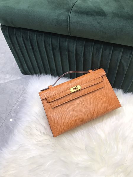 fully handmadequality,wax stitching,real lizard skin,orange color,design mini handbag 22cm,wholesale price,message for discount and details
fully handmadequality,wax stitching,real lizard skin,orange color,design mini handbag 22cm,wholesale price,message for discount and details
