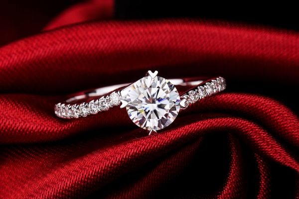 starsgem pretty 18k moissanite 1ct romantic ring test possitive 8 hearts and 8 arrows brilliant d color ring for women t200108, Slivery;golden
starsgem pretty 18k moissanite 1ct romantic ring test possitive 8 hearts and 8 arrows brilliant d color ring for women t200108, Slivery;golden