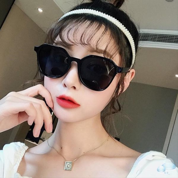 black small fragrance wind show thin sunscreen big female round face white frame sunglasses special portable, White;black
black small fragrance wind show thin sunscreen big female round face white frame sunglasses special portable, White;black