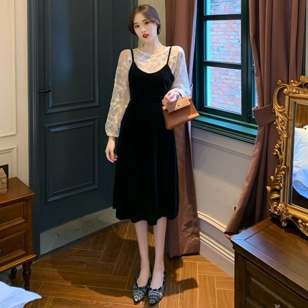 autumn 2020 new style with long sleeve lace shirt + velvet suspender dress two piece fashion suit for women
autumn 2020 new style with long sleeve lace shirt + velvet suspender dress two piece fashion suit for women