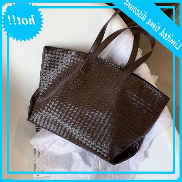 tissue retro large capacity women task 2021 new style fashion all-match single shoulder dead bag
tissue retro large capacity women task 2021 new style fashion all-match single shoulder dead bag